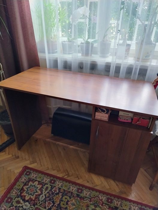 Продам письмовий стіл і крісло