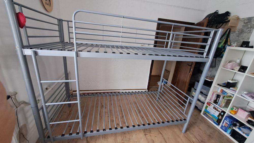 Łóżko piętrowe z drabinką