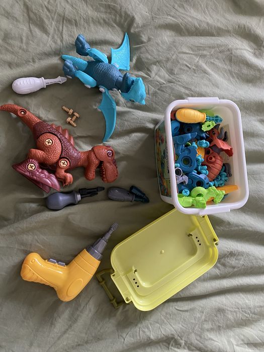 Zestaw dinozaurow do skrecania wkretarka