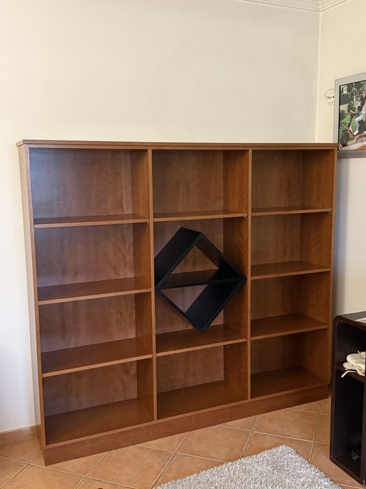 Estante com prateleiras para escritório