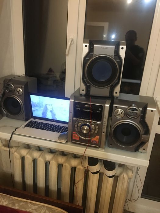 Музичний центр.