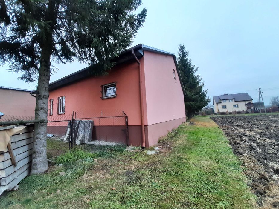 Działka 1700 m2 z budyniem 140 m2.