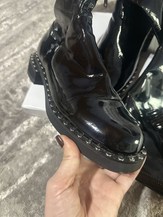 Лакові ботфорди 40 розмір (маломірять)  я ношу 39. Шикарні!