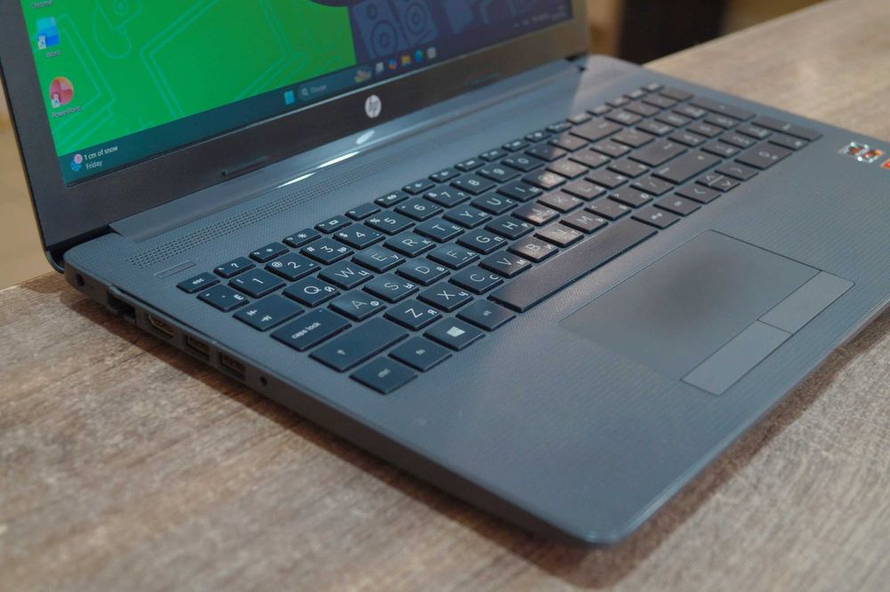 ГАРАНТІЯ HP (FullHD/Ryzen 3 2200U/RAM 16гб DDR4/SSD 240гб)TVOYO