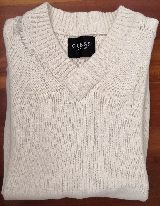 Bardzo ładny stylowy gruby sweter w serek GUESS