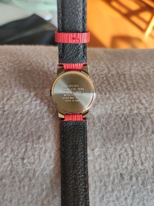 Relógio Casio Vermelho Pequeno