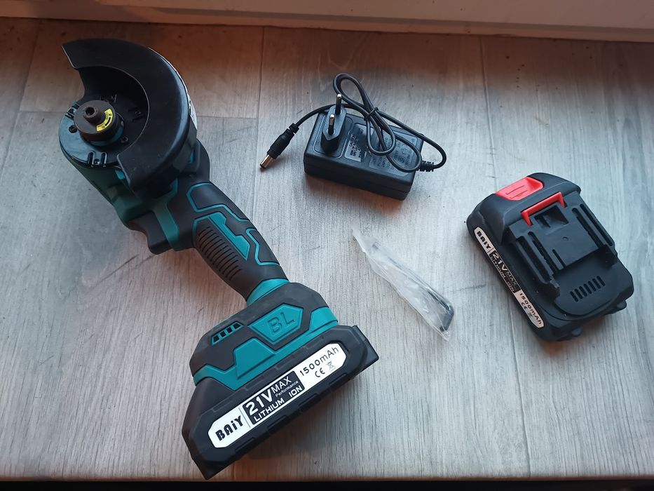 Bezszczotkowa szlifierka kątowa na baterie Makita + 2 baterie 1,5Ah