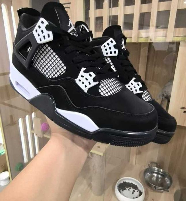 Jordan 4 Retro White Thunder r.44