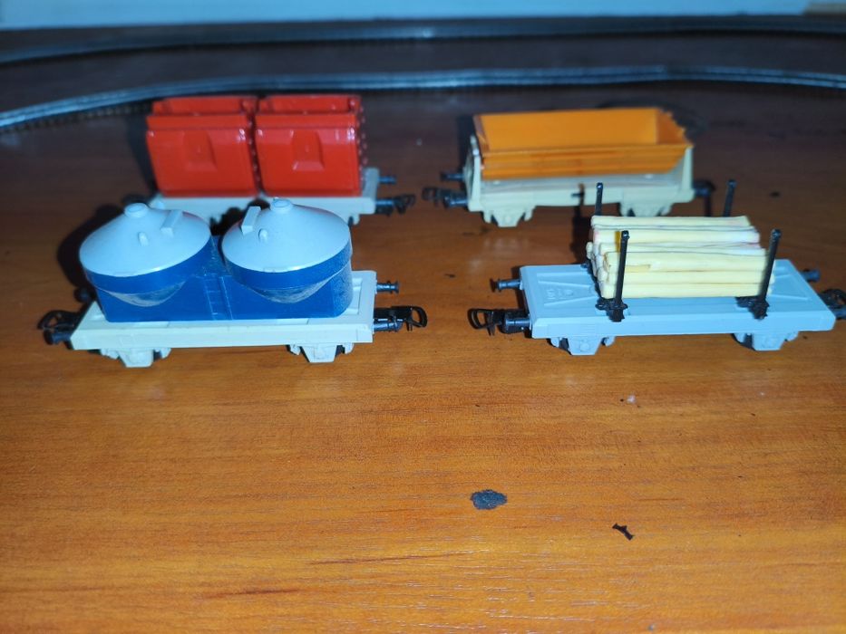 Piko zabawka dladzieci i nie tylko zestaw 4 wagonów H0 kolejka nr 2