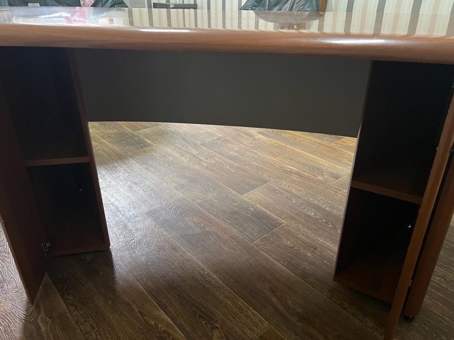 Продам офисной стол фирмы «Меркс»