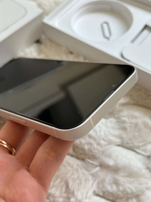 Iphone 13 kolor biały.