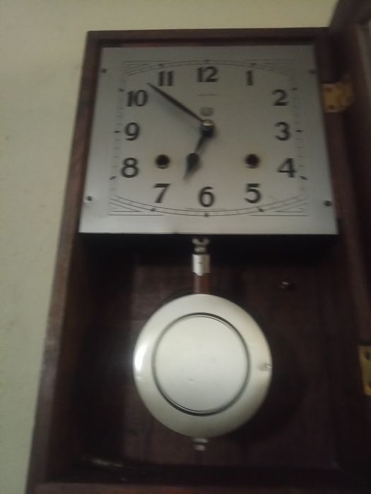 Relógio em bom estado
