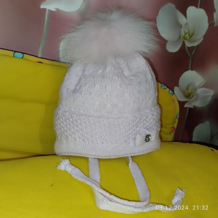 Продаються шапочки зимові