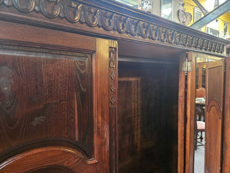 Roupeiro de três portas - Bom estado geral