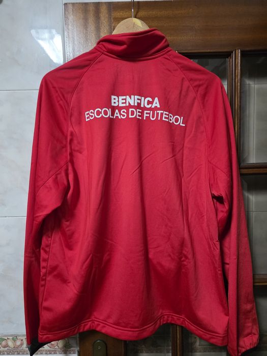Casaco do benfica das escolinhas muito bonito