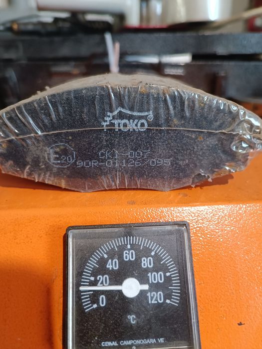 Продам тормозні колодки