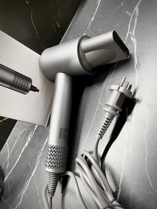 Професійний фен з LED-дисплеєм