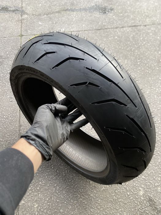 Pneus de mota 200/50/17 Dunlop Qualifier Core (NOVO)