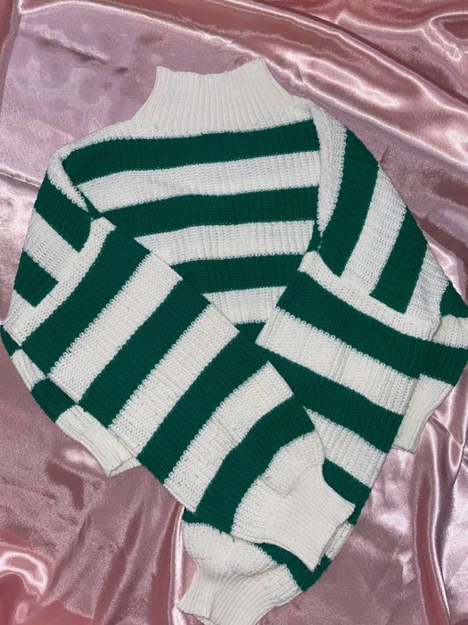 Кофтинка в’язана тепленька,підійде на розмір xs-s