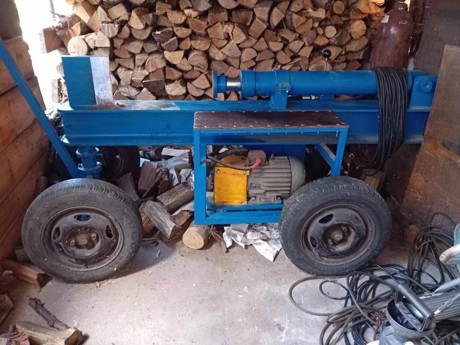 Hydrauliczna łupiarka do drewna