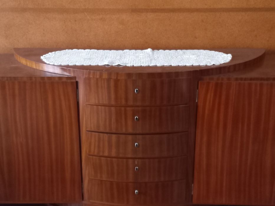 Aparador grande art decó anos 30 a 40 com dimensões de 250x60x92