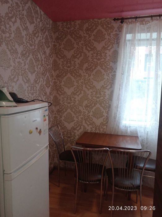 Подобово погодинно 2х кім квартир 6місць вода є постійно перший поверх