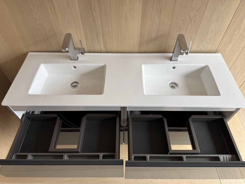 Nowoczesna szafka lazienkowa Delpha 140 cm  Grohe plus