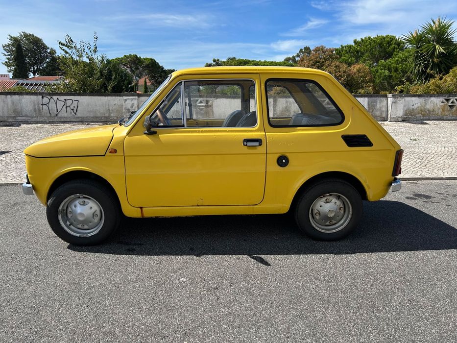 Fiat 126 de 1974 amarelo