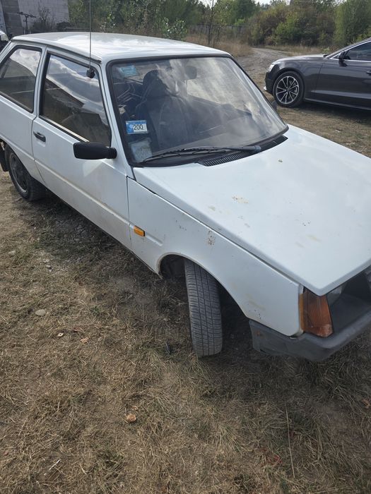 автомобіль заз таврія 1102