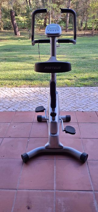 Bicicleta estática marca Proteus