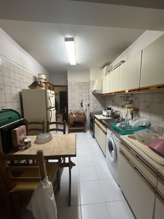 Venda de Recheio / Mobília de Sala e Cozinha (Motivo: Obras)