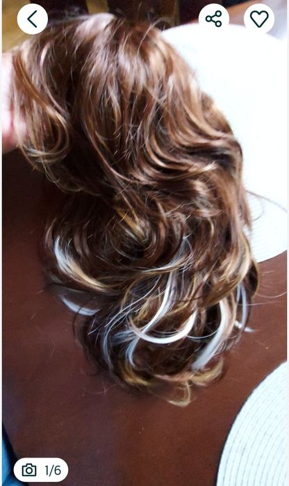 Piękna peruka damska