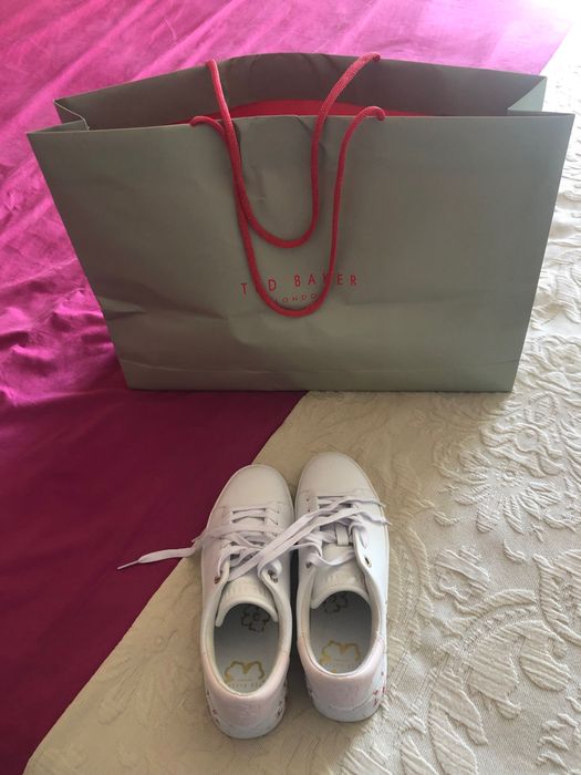 Sapatilhas brancas Ted Baker, NOVAS, nunca usadas. Tamanho 37