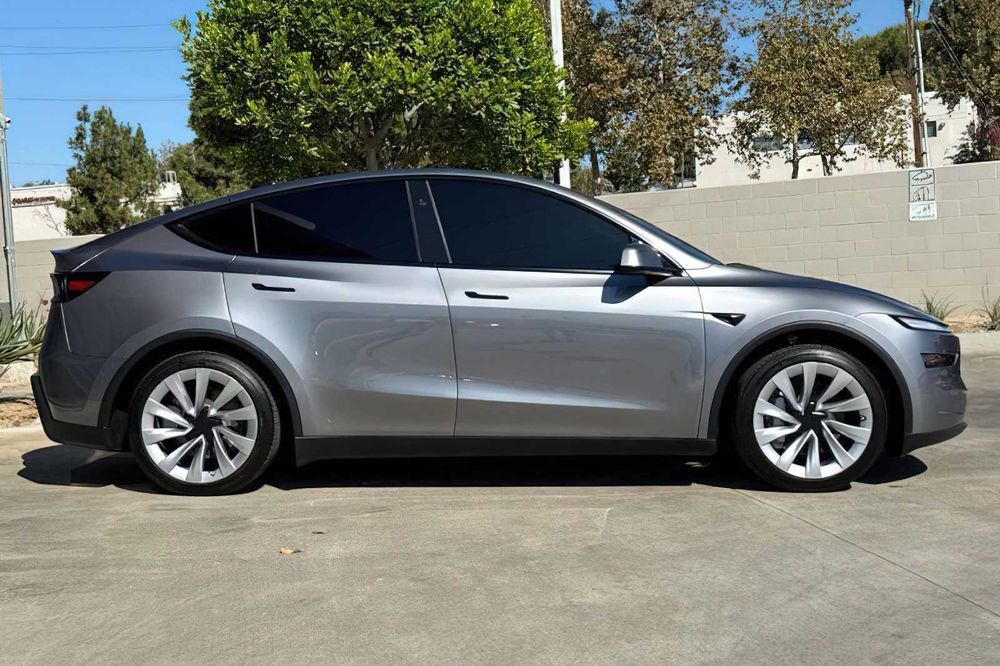 Tesla Model Y      2026