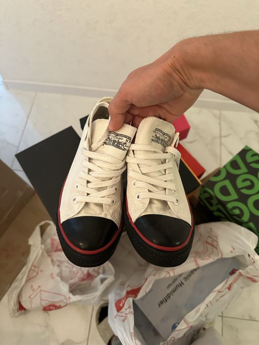 Продаю оригінальні кеди від levi's