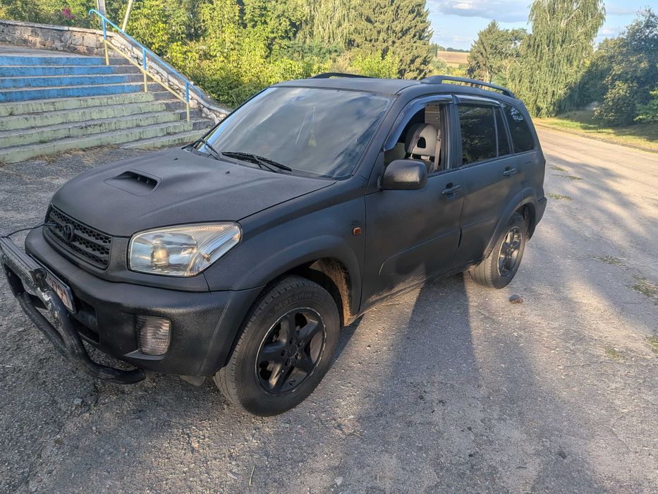 Машина toyota rav4