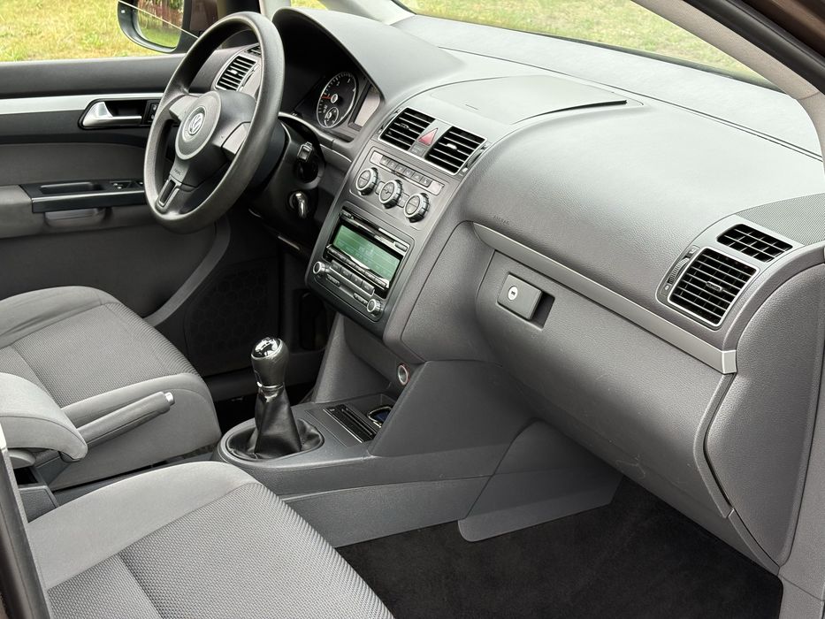 VW Touran TDI  7 osób hak serwis zarejestrowany w PL
