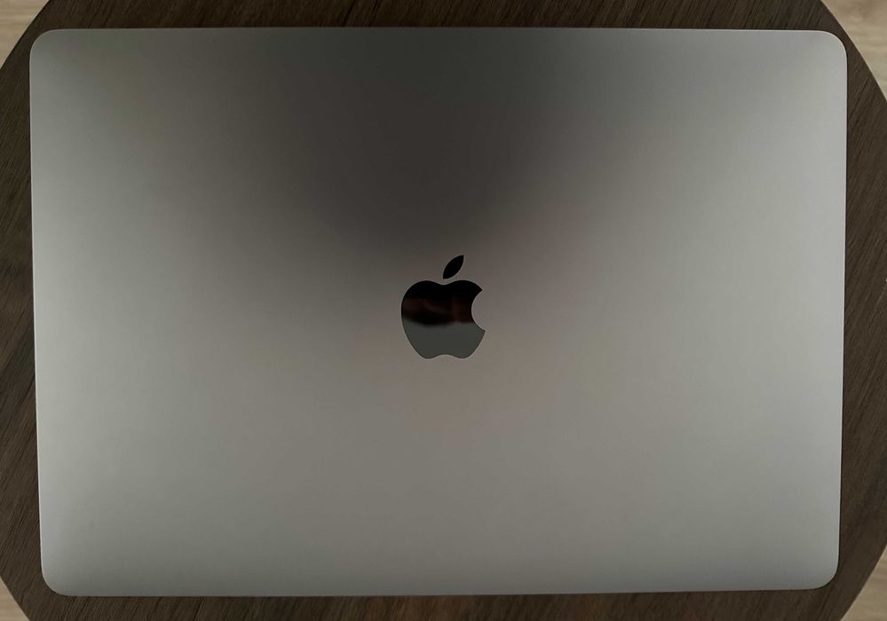 MacBook Pro 13” 2020 i5 / 16 GB RAM / 512 GB SSD / 4x Thunderbolt