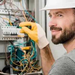 Послуги Послуги електрика від розетки до проводки!
Монтаж проводки, пр