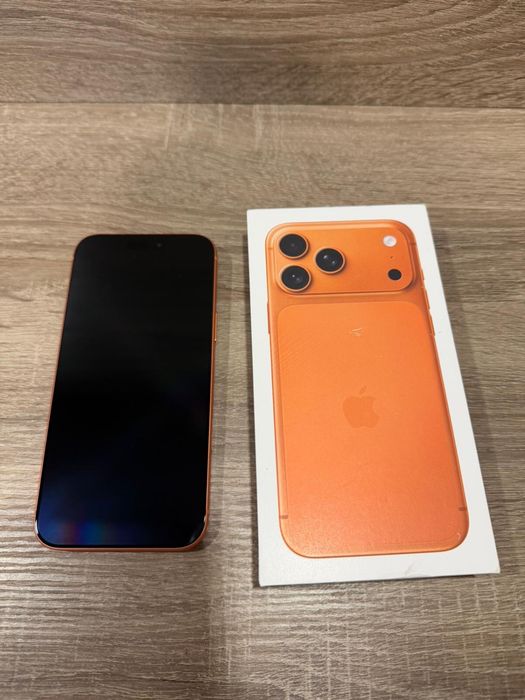 IPhone 17 PRO MAX pomarańczowy