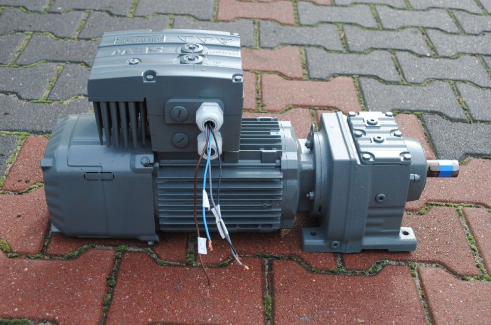 MOTOREDUKTOR 0.11/1.1kw 10-101obr. FALOWNIK! SEW