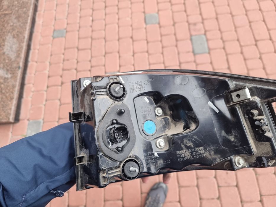 Задній  стоп фара ліхтар tesla x