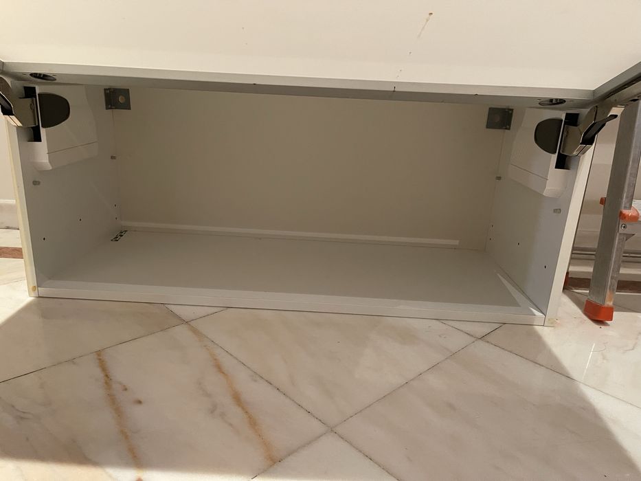 Dois armarios/vitrine de parede Ikea