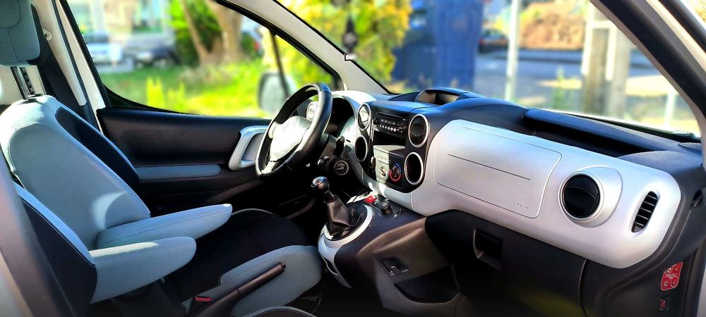 Berlingo Adaptada | 4 Lugares + Cadeira Rodas | TPMR | Garantia