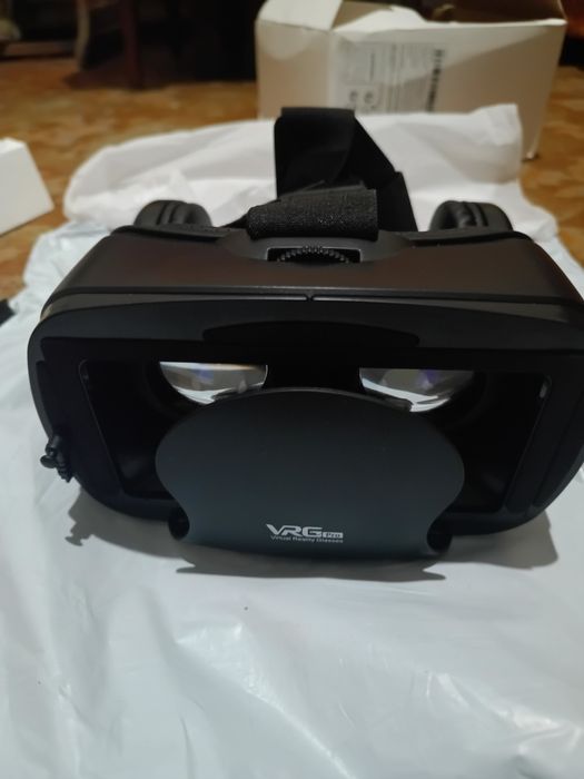 Продам очки виртуальной реальности с встроенными наушниками