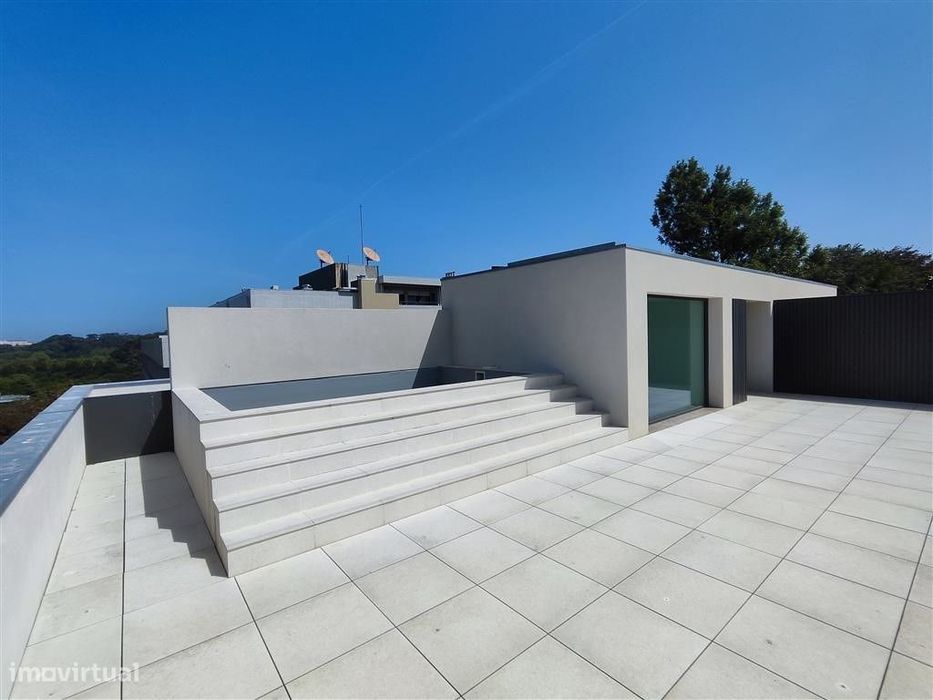 T3 em andar Moradia com piscina