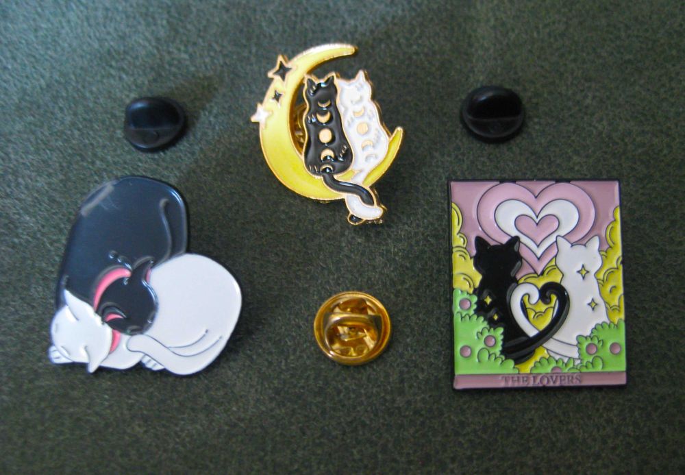 Alfinete / Broche / Pregadeira Gato c/ Coração NOVO