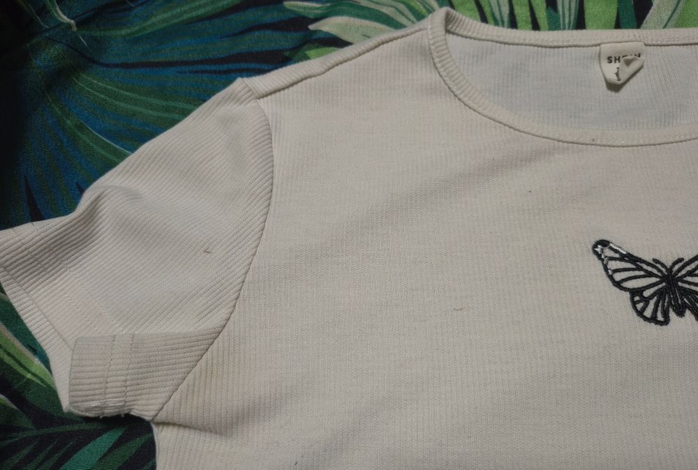 Top t-shirt bluzka Shein z motylkiem roz. 146-152