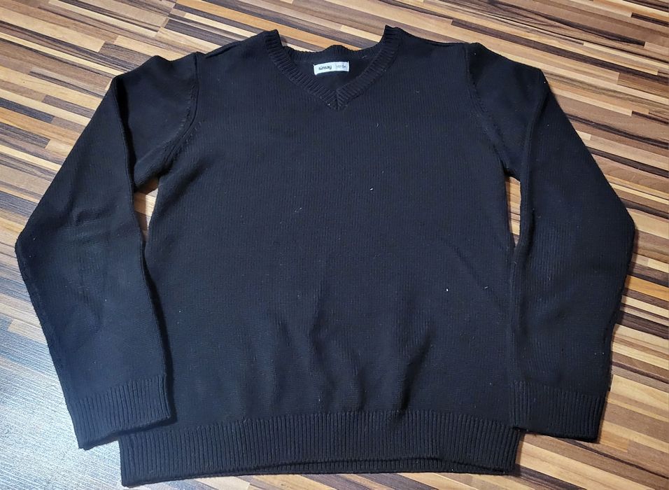 Czarny sweter marki Sinsay 152 cm wyprzedaż garażowa
