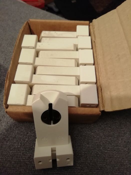 Caixa Suportes lâmpada tubular 3€